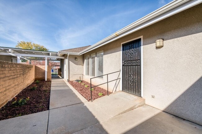 Photo - 6462 N Remington Ave