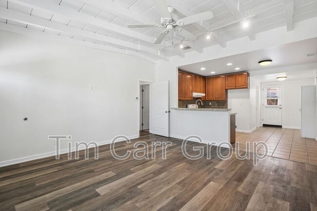 Photo - 375 E 20th St