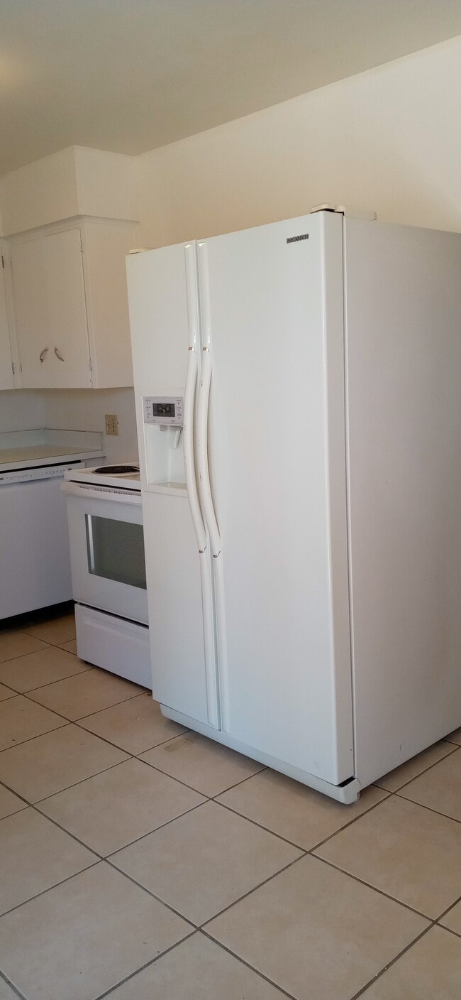 Kitchen - 6212 N 12th Pl Unit 6212 N 12TH PLACE