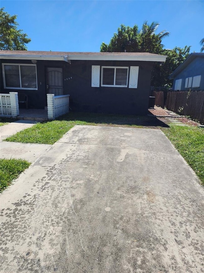 Building Photo - 1360 NE 144th St Unit 3