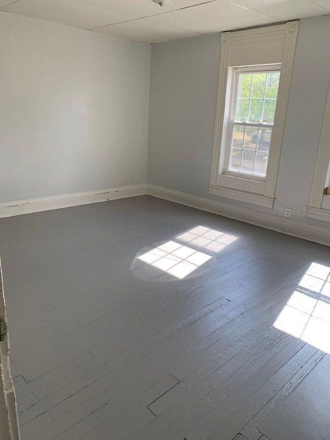 Building Photo - 3 Bedroom 1 Bath Rental
