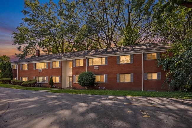 Building Photo - 138-154 Woodhill Dr