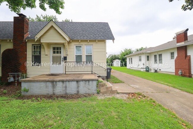 Photo - Beautifully Redone 1 Bedroom Duplex! Available for Immediate Move in!