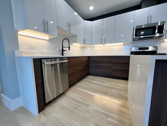 Photo - Luxury 4 Bed/2 Bath, LAUNDRY IN-UNIT, Newl... Unidad 3