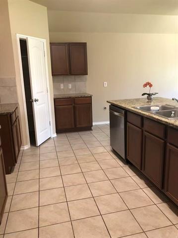 Photo - 2760 Tanner St