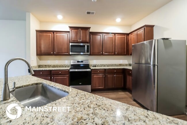 Photo - 585 Clover Cir