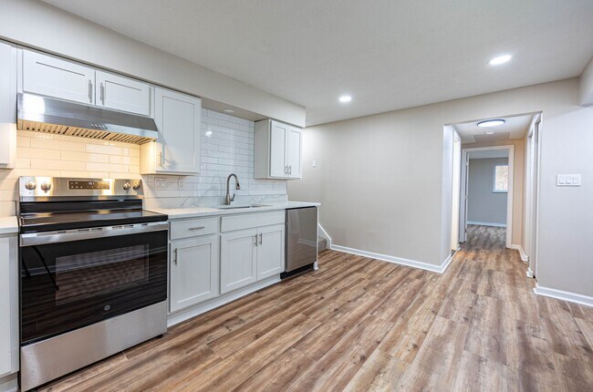 Photo - 4 Bed, 2 Bath Home in Morgan, PA AVAILABLE NOW!