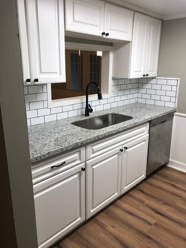 Building Photo - 12633 Memorial Dr Unit 8