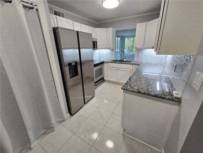 Photo - 60 Lamsden Ln NW