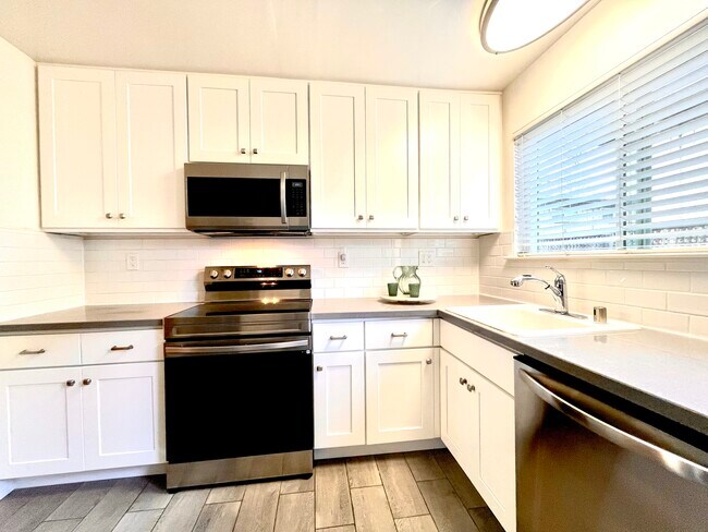 Photo - 136 W Dana St Unit C