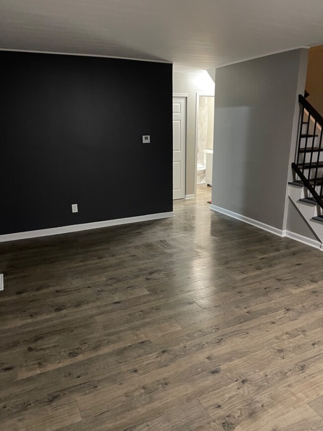 Photo - 2094 Jermain Dr