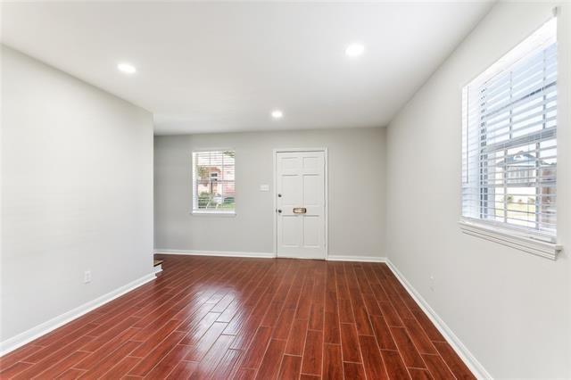 Photo - 210 Hyacinth St