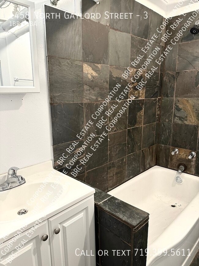 Photo - 1458 N Gaylord St Unidad 3