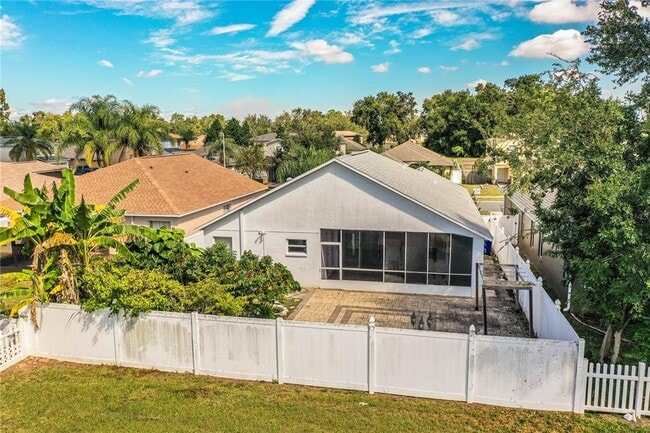 Photo - 1876 Holton Rd