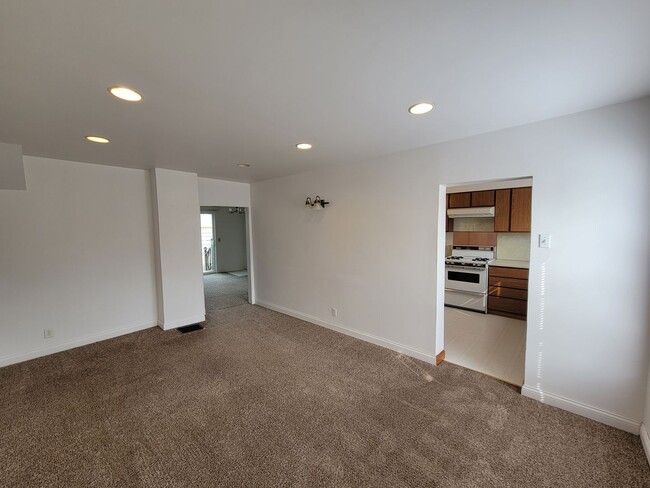 Photo - 321 W 5th St Unit 321 & 420-321