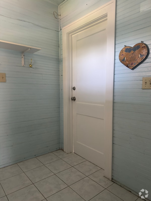 Building Photo - 819 S Jackson St Unit 2 Rental