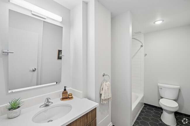 1BR, 1BA - 742SF - Bathroom