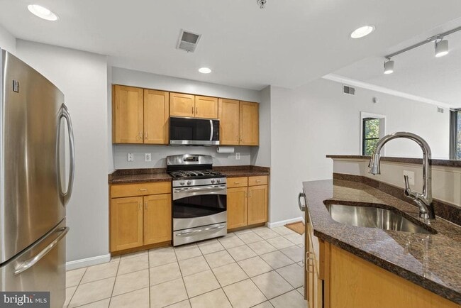 Photo - 2220 Fairfax Dr Unit 206