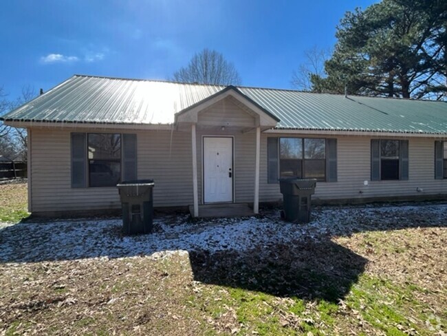 Building Photo - Renovated 2 Bedroom 1 Bath Duplex for Rent! Rental