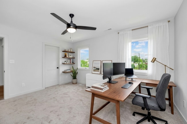 Trabajar desde casa, con todas las de la ley. El entorno perfecto para concentrarse, ser creativo y tener ideas brillantes. - 2512 Freeman Rd SW