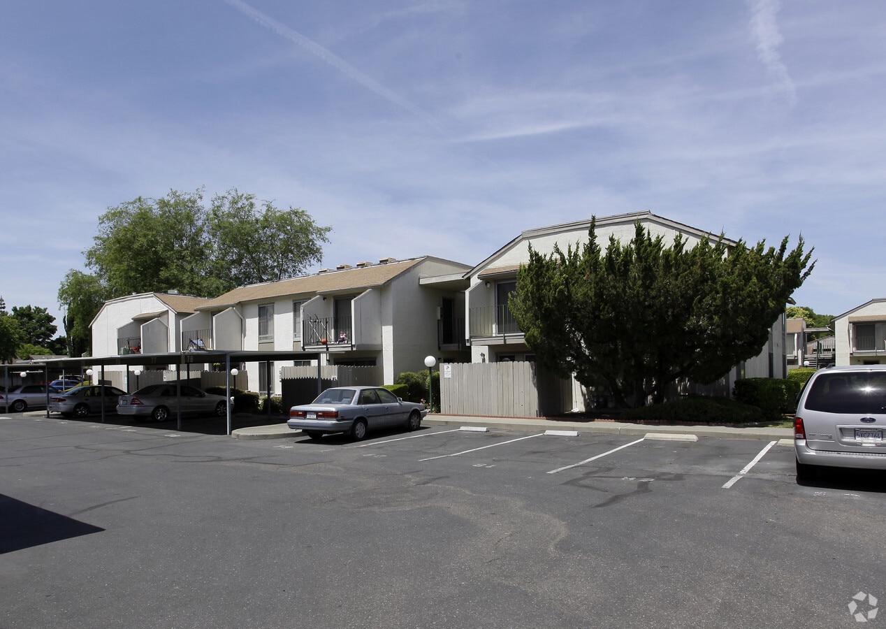 Plaza Del Monte Apartments - Plaza Del Monte Apartments