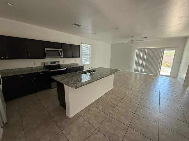 Building Photo - 1733 W Pima Ave Rental