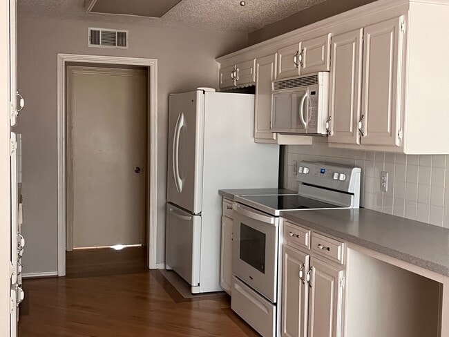 Photo - 4 Bedroom 2 Bath 2 Car Garage in Arlington - Excellent Location