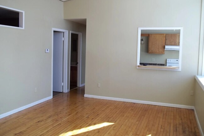 Photo - 2100 W Norwegian St