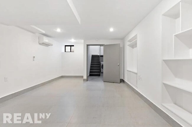 Photo - 443 Jefferson Ave