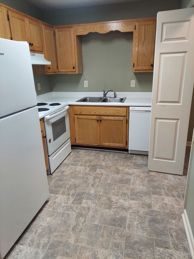 Kitchen - 114 Eveningside Dr