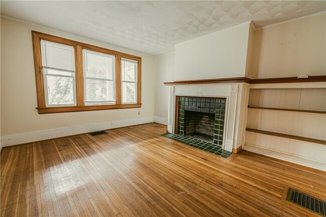 Photo - 297-303-303 Dartmouth St