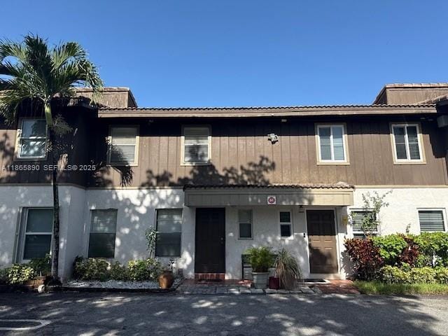 Building Photo - 3920 Woodside Dr Unit 5