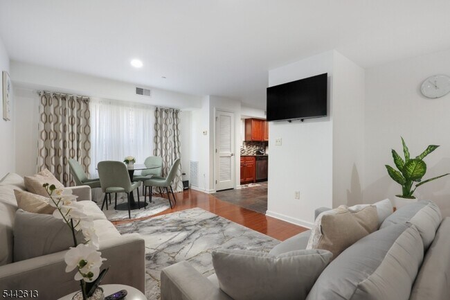 Photo - 1130 Fairmount Ave Unit 104