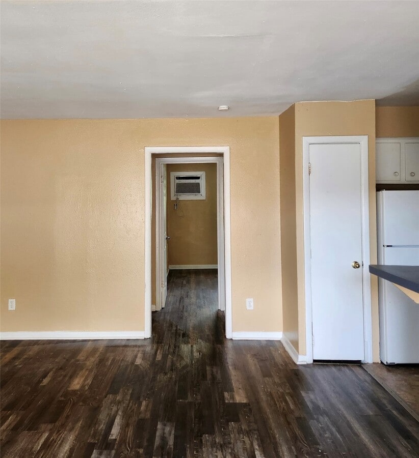 Photo - 6518 Sloan St