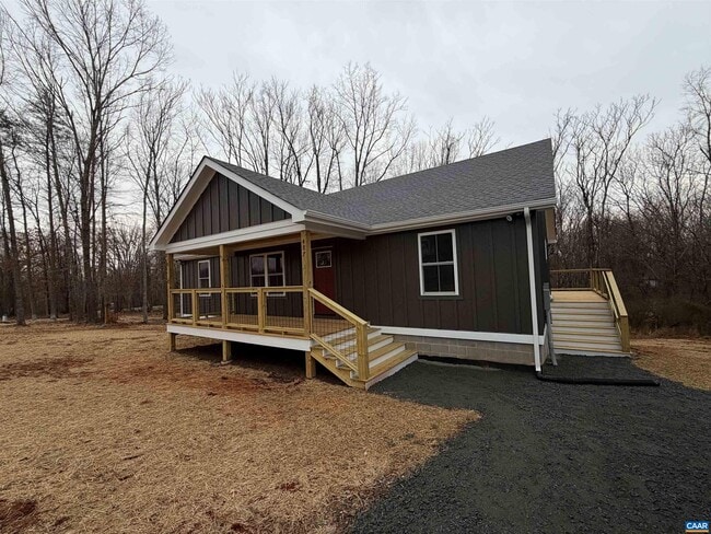 Photo - 487 Montreal Ln