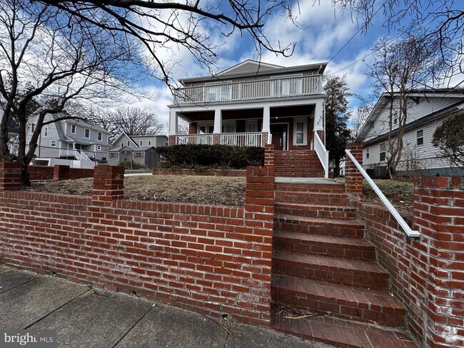 Building Photo - 513 Whittier St NW Rental