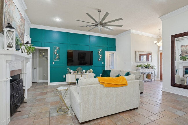 208 Annette Dr