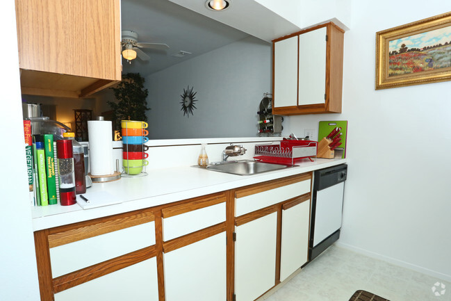 2 Bed 2 Bath Deluxe - Kitchen - Harbor Cove Apartments & Beach Club