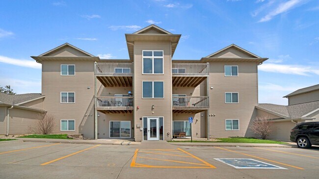 Photo - West Hills Apts: 230 West Hills