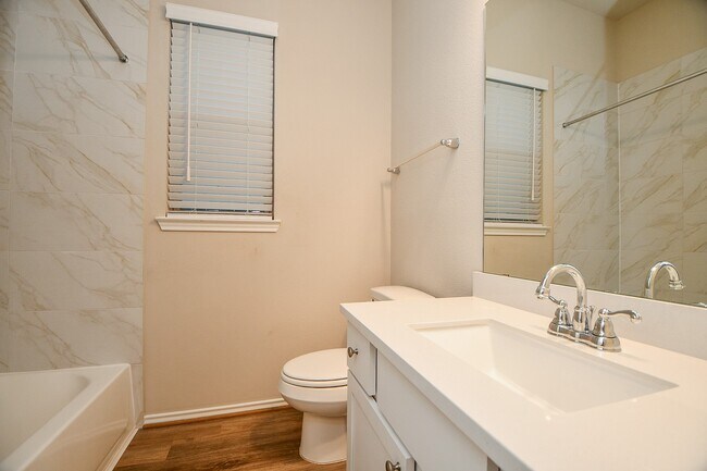 Building Photo - 1215 Carswell Grove Dr