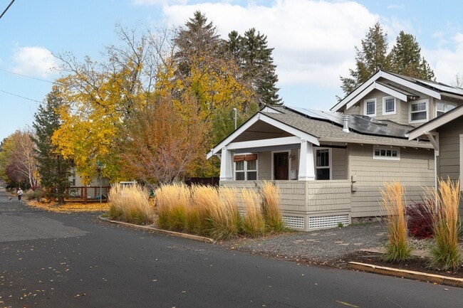 Photo - Remodeled & Charming 4 bed/3 bath w/ Yard ...