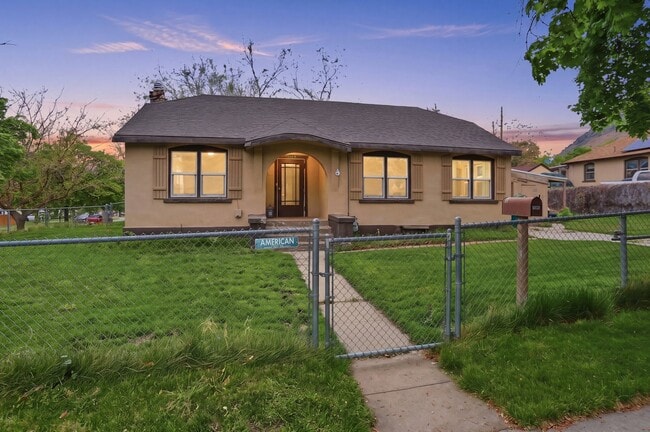 1504 Lake St