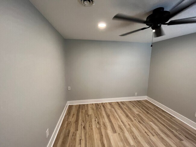 Photo - 4Bed/3Bath Renovated Student friendly housing