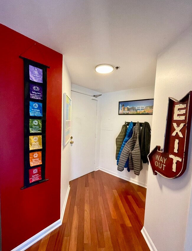 Entry Way - 1633 N Prospect Ave Unit Modern Chic Condo on Lake