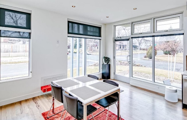 Photo - 402 Harrison St