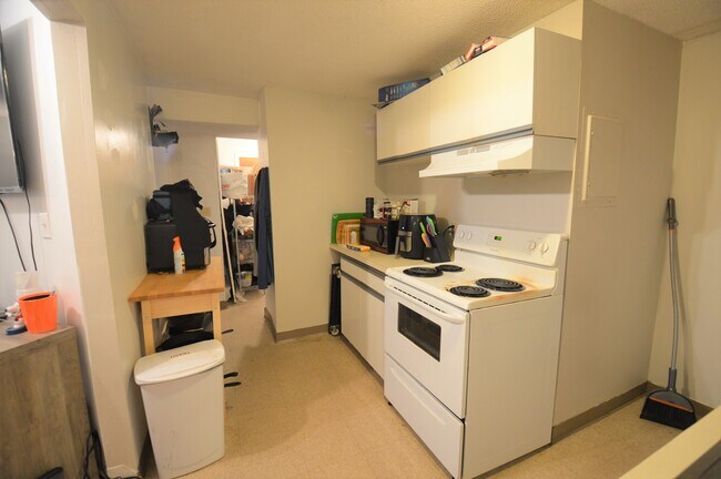 21 Kinross Rd Unit 1