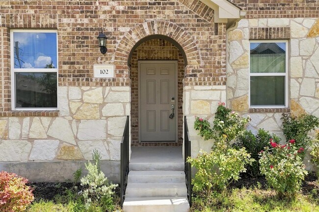 102 Gracie Wy