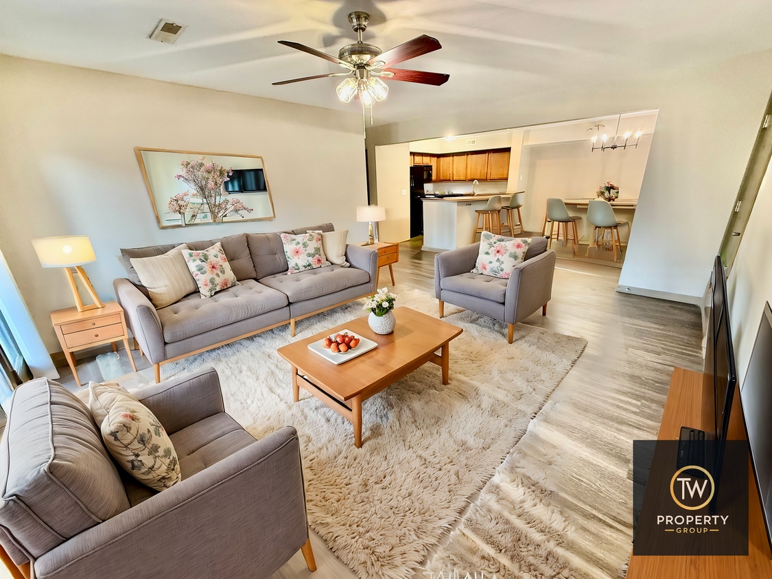 Photo - Esic Pointe - 1070 University Dr