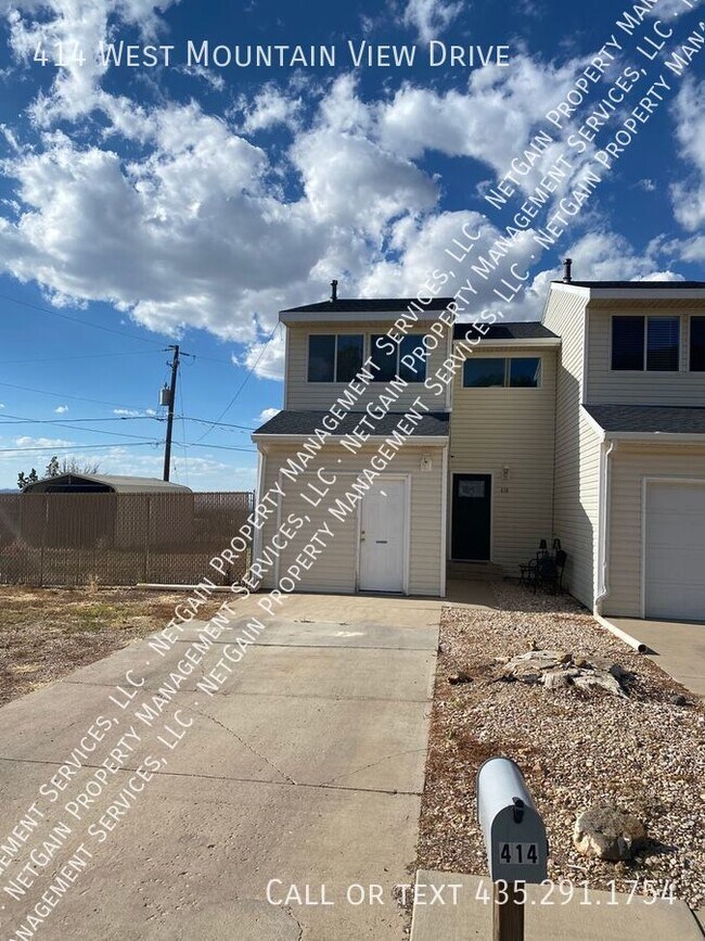Newly Updated Pet Friendly 3 Bedroom Townhome - Newly Updated Pet Friendly 3 Bedroom Townhome