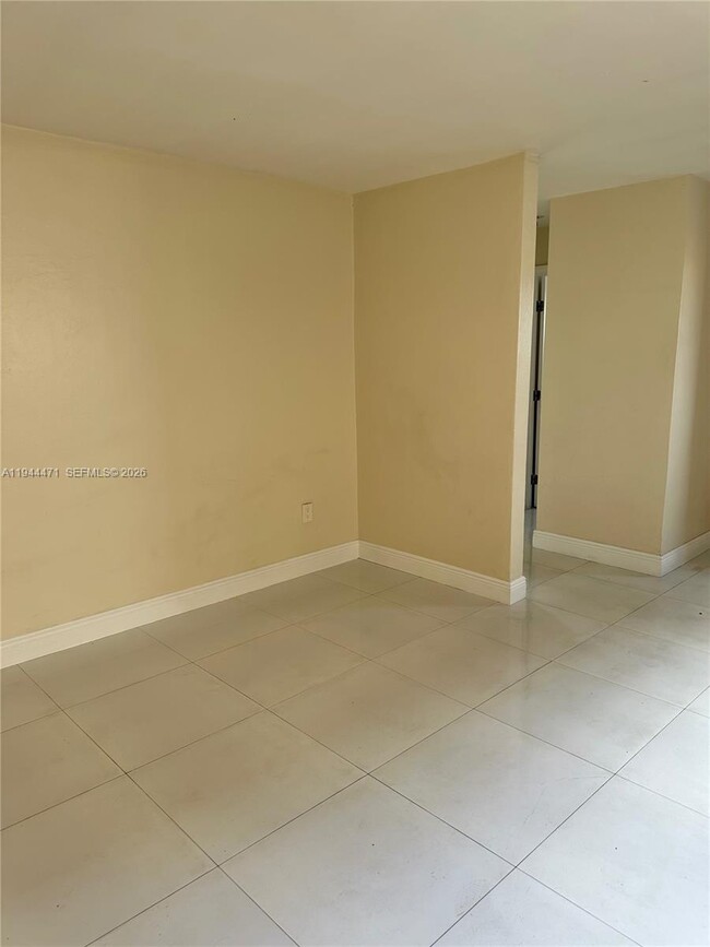 Photo - 1640 SW 1st St Unidad 7